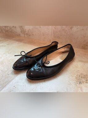 Authentic CHANEL Classic Cap-Toe Ballet Flats - Black Leather - Size 38 1/2